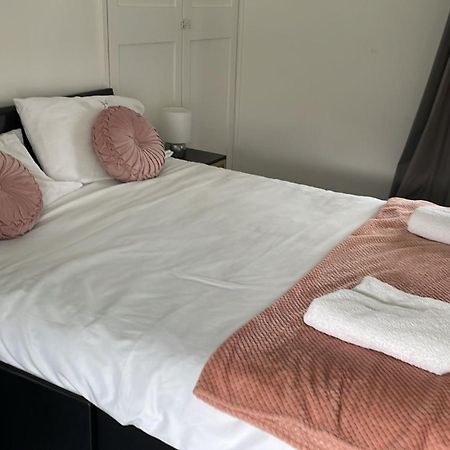 2 Bedroom Home With Driveway Close To Quayside غيتْسْهيد المظهر الخارجي الصورة