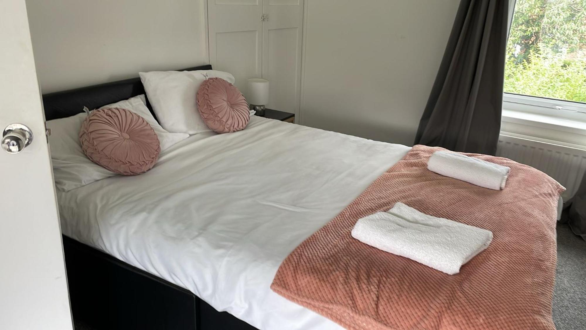 2 Bedroom Home With Driveway Close To Quayside غيتْسْهيد المظهر الخارجي الصورة